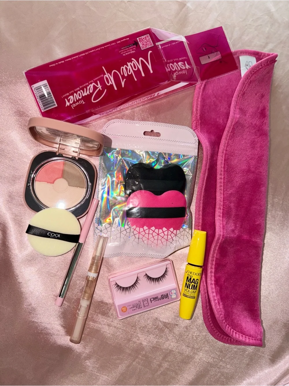 Lip-Shaped Makeup Sponge Duo — Pink & Black